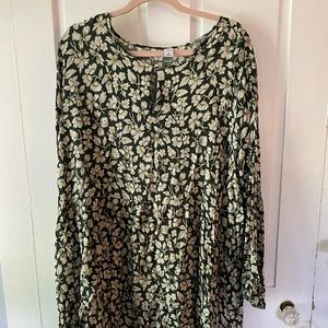 Lightly worn Green xxl old navy dress, flowing and light weight!